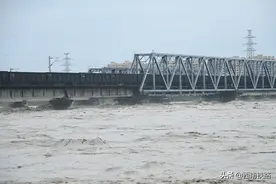 迎战宝成线连续强降雨图片