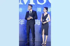 刘烨娶的犹太人老婆，精致颜值配小礼服，优雅气质高级感十足图片