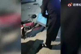 外卖小哥下班回家遭保安阻拦崩溃大哭：我是业主图片