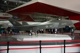 FC-31战斗机上了“水泥航母”，歼-20型战斗机上舰还有戏没戏了？图片