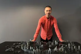 重庆摄影师王江花了2天时间，用200盒订书钉打造出“重庆微风景”图片