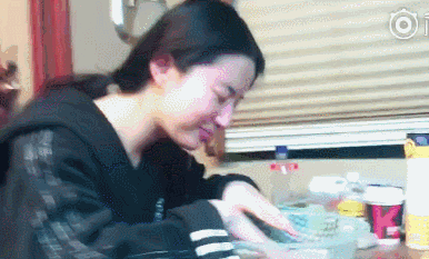 直播洗脸竟成了明星抢流量的绝招！氨基酸泡泡洁面，素颜更自信