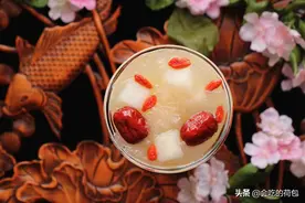 天冷要喝银耳汤，妈妈30年秘制做法，用料简单味道好，又糯又稠图片