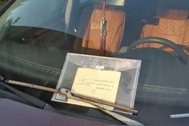 宁波好邻里！挡风玻璃前的一张纸条，让一起刮擦事故未起干戈即化玉帛图片