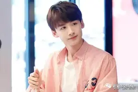 抢鞋子OR谈恋爱？看看白敬亭过往几段感情图片