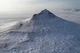震撼航拍！内蒙古察哈尔火山群雪景如画图片