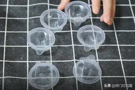 吃完的果冻盒别着急扔掉，简单几步就能变废为宝，省钱又实用图片