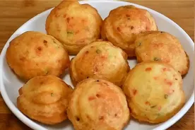 分享早餐鸡蛋泡泡饼做法，手不沾面，5分钟出一锅，比油条还好吃图片