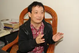 他因身体残疾曾被校长讽刺拒收，后靠旗袍起家，如今年收入5000万图片