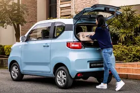 宏光MINI EV，120公里续航，1米85的大块头一样能装图片