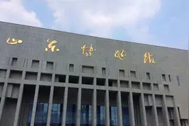 “山东博物馆”字体屡遭调侃，本地人呼吁换掉牌匾，到底该不该换图片