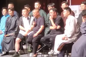德云社大合影曝光，岳云鹏与郭德纲于谦坐中间，郭麒麟却不在场？图片