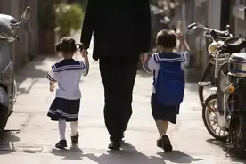 特评丨家长学习积分制，能否帮我们答好鲁迅“怎样做父亲”之问？图片