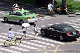 行人闯红灯，机动车没礼让会被处罚吗？交警权威解读来了图片