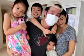 幸福！50岁TVB视帝陈豪时隔两月终于回家团聚，一家五口紧紧拥抱图片