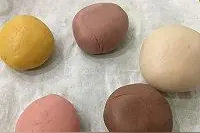 「美食魔法」和果子装饰日式糯米甜甜圈图片