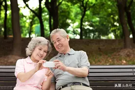 女人过了70岁为什么还要找老伴？看看这位老人的经历图片