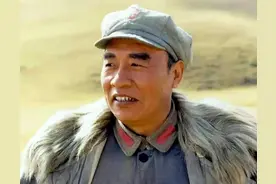 演员王伍福：一生只演朱老总，从不走穴，康克清见他后激动得发抖图片