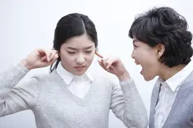 成年人和母亲发生了争执该怎么办？图片