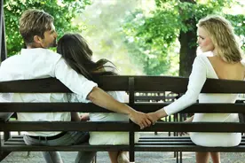 农村已婚男子在外遇红颜，正妻与婆婆相依为命，婆婆百年后分遗产图片