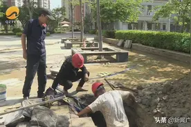 住宅楼水管又又又爆了图片