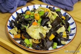 秋季快手下饭菜，杭椒鸡蛋炒疙瘩丝，北方朋友一看乐了：爱吃图片