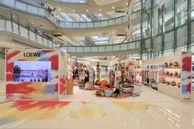 LOEWE罗意威Paula's Ibiza限时快闪店在深圳开幕图片
