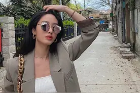 杨采钰两套私服look，清新的春日气息图片