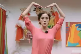 古力娜扎穿打底连体内衣录节目，闺房般的画面曝光，引起网友热议图片