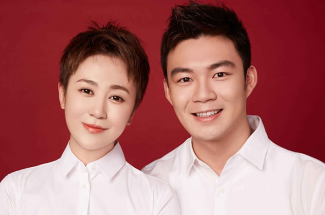 明星结婚照盘点,赵丽颖夫妻端庄,陈晓夫妻温婉,就撒贝宁搞特殊