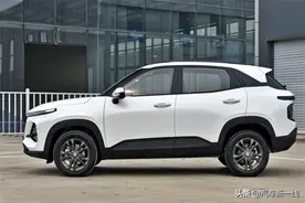 宝骏总算换车标了，新车仅7万号称取代哈弗H6，虎8表示压力很大图片