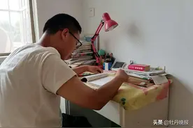 小龙：母亲去世后，和父亲相依为命图片