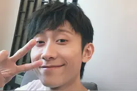 张一山新恋情疑曝光，女方身材出众，昔日童星桃花不断图片