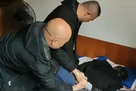 不想工作，男子专偷街边“摇摇车”内硬币被刑拘！图片