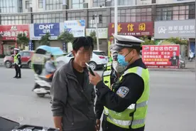 治庸·铁军 | 祥云交警“五一”期间重拳出击夜查酒驾保畅通图片