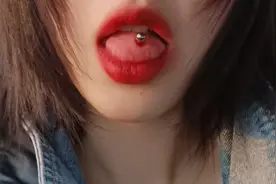 叛逆期的孩子打舌钉，中国父母VS美国父母的做法，你支持哪个？图片