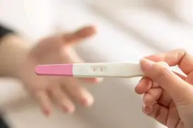 验孕棒上颜色深浅不一暗示的信息多，不仅是时间问题，孕妈要了解图片
