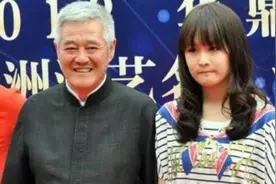 赵本山女儿球球整容后神似郑爽，母亲首次回应：二三十岁就会后悔图片