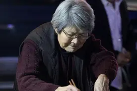 给娃起名“王吉吉”，办出生证时奶奶耳背弄错，妈妈大喜：不改了图片