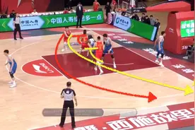 剩20秒落后3分，深圳主帅不叫暂停，只做一手势助球队绝杀新疆图片
