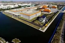 他是板蓝根大王，工厂修得像皇宫，却舍不得给员工分红图片