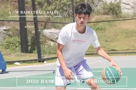 夏天打球怎么穿？这款篮球白色T恤，配上球裤太帅了图片