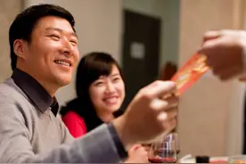 河南40岁大姐因“压岁钱”和妯娌闹翻8年不来往，听听到底咋回事图片