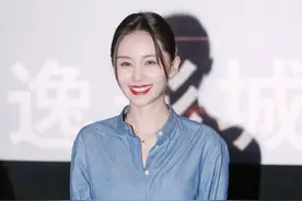 王子文真给小个子“长脸”！蓝色衬衫配直筒裤，照着穿一点不显矮图片