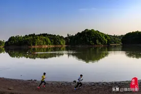 有时，我是一个追风的少年；有时，我是一个哭泣的女孩图片
