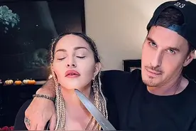 63岁麦当娜晒新照，再度引发争议，被批渲染剥削、文化挪用和家暴图片