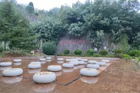 车行上山受限，爬山人数骤减，烧烤摊消失，昆明长虫山有新变化图片