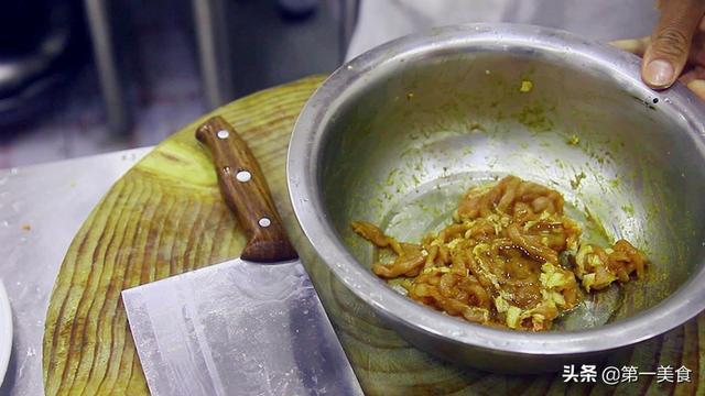大厨分享炒肉丝，不老不柴不粘锅技巧，学会可以做数10种家常小炒