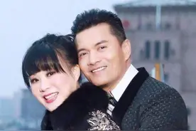 65岁吕良伟活成40岁模样，为何这个破产男人能活得这么帅气？图片