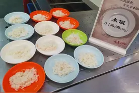高校推出“一毛钱米饭”，网友：食堂阿姨再也不需要手抖啦图片